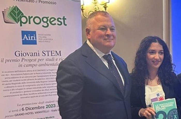 Una laureata in Ingegneria Chimica riceve il premio di Laurea per la migliore tesi STEM